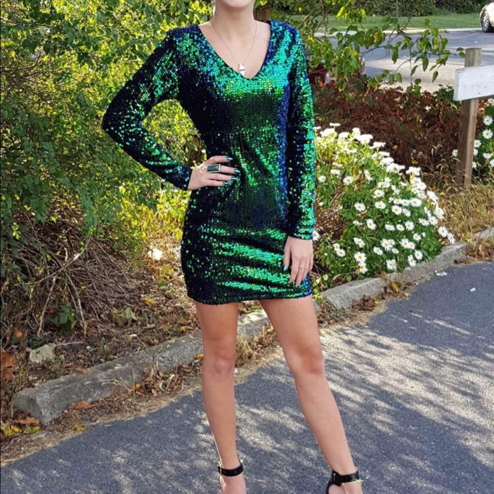 Iridescent Long Sleeve Sequin Bodycon Dress ✨👓